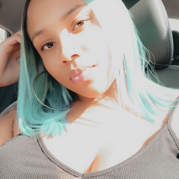 Meet your Posher, Debbie - Picture 1 of 1